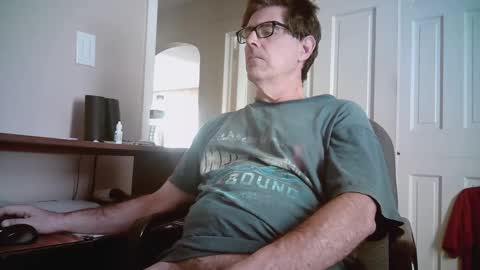 Snapshot of mikewulds chatting on 09-20-25, 01:01 Mike online show from 09-20-25, 01:01