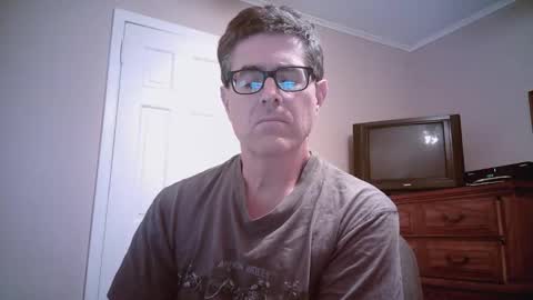 Snapshot of mikewulds chatting on 09-26-25, 02:37 Mike online show from 09-26-25, 02:37