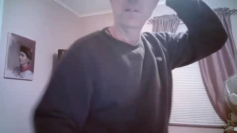 Snapshot of mikewulds chatting on 10-27-25, 02:15 Mike online show from 10-27-25, 02:15