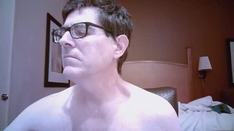 Snapshot of mikewulds chatting on 06-08-26, 01:44 Mike online show from 06-08-26, 01:44