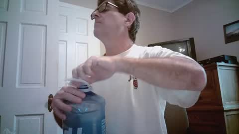Snapshot of mikewulds chatting on 07-22-26, 06:22 Mike online show from 07-22-26, 06:22