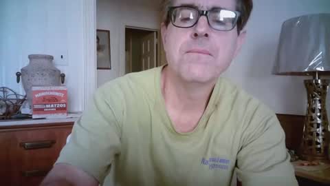 Snapshot of mikewulds chatting on 07-25-26, 01:08 Mike online show from 07-25-26, 01:08