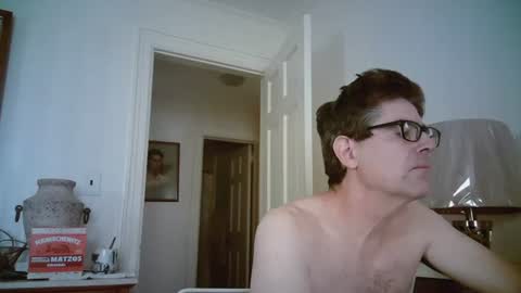 Snapshot of mikewulds chatting on 07-26-26, 02:24 Mike online show from 07-26-26, 02:24