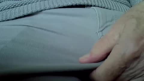 Snapshot of mikeybed chatting on 11-11-25, 01:11 mikeybed online show from 11-11-25, 01:11