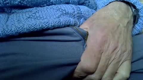 Snapshot of mikeybed chatting on 11-25-25, 01:00 mikeybed online show from 11-25-25, 01:00