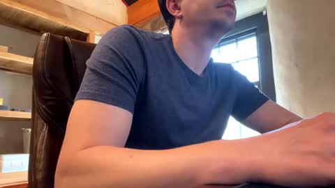Snapshot of mikeydubs10 chatting on 04-14-26, 01:39 mikeydubs10 online show from 04-14-26, 01:39