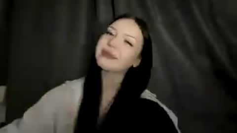 Snapshot of mikiklippel chatting on 05-27-26, 03:31 Mia online show from 05-27-26, 03:31