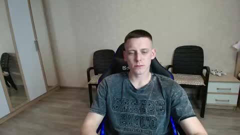 Snapshot of mikimaus0101 chatting on 06-05-26, 06:46 Michael online show from 06-05-26, 06:46