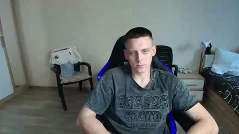 Snapshot of mikimaus0101 chatting on 06-06-26, 04:01 Michael online show from 06-06-26, 04:01