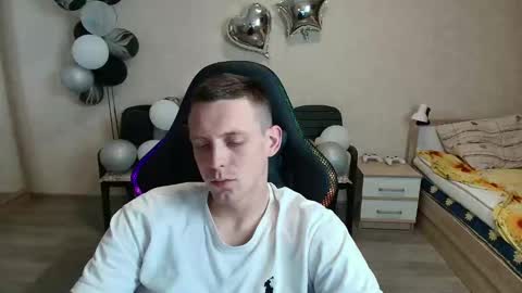 Snapshot of mikimaus0101 chatting on 06-11-26, 12:32 Michael online show from 06-11-26, 12:32