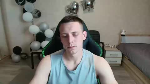 Snapshot of mikimaus0101 chatting on 06-11-26, 04:38 Michael online show from 06-11-26, 04:38
