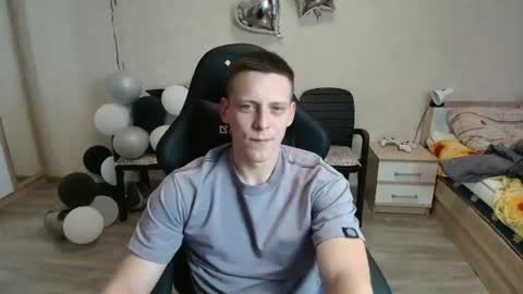 Snapshot of mikimaus0101 chatting on 06-14-26, 09:33 Michael online show from 06-14-26, 09:33