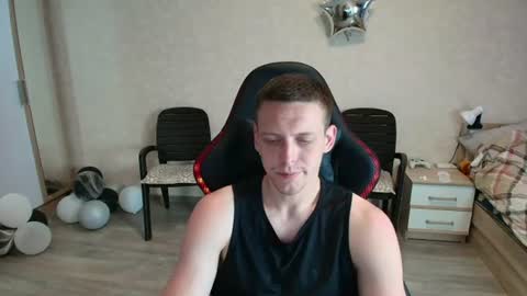 Snapshot of mikimaus0101 chatting on 06-22-26, 11:18 Michael online show from 06-22-26, 11:18