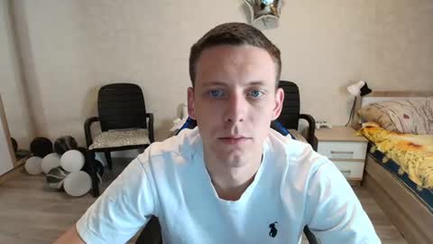 Snapshot of mikimaus0101 chatting on 06-25-26, 11:04 Michael online show from 06-25-26, 11:04