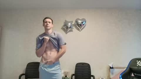 Snapshot of mikimaus0101 chatting on 07-06-26, 12:24 Michael online show from 07-06-26, 12:24