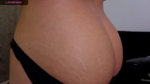 Snapshot of mikke_love chatting on 05-02-26, 03:06 MIKKE online show from 05-02-26, 03:06
