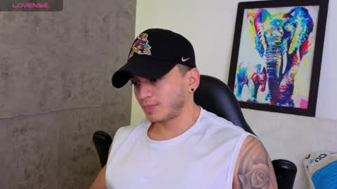 Snapshot of mikke_love chatting on 05-09-26, 02:00 MIKKE online show from 05-09-26, 02:00