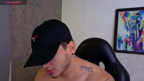 Snapshot of mikke_love chatting on 05-24-26, 01:38 MIKKE online show from 05-24-26, 01:38