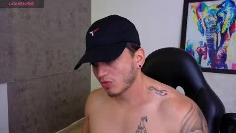 Snapshot of mikke_love chatting on 05-25-26, 02:56 MIKKE online show from 05-25-26, 02:56