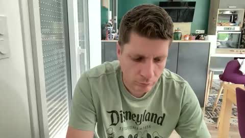 Snapshot of miklp8463 chatting on 06-08-26, 11:43 miklp8463 online show from 06-08-26, 11:43