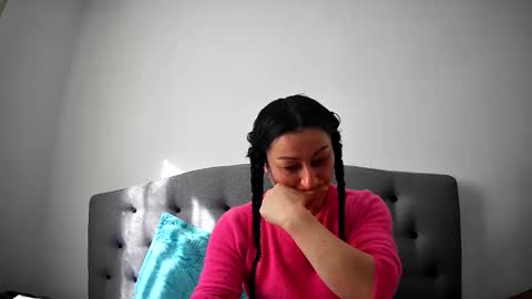 Mikyloveu online show from 10-21-25, 11:22