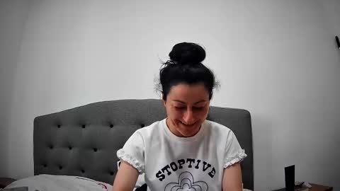 Snapshot of mikyloveu chatting on 05-05-26, 04:26 Mikyloveu online show from 05-05-26, 04:26
