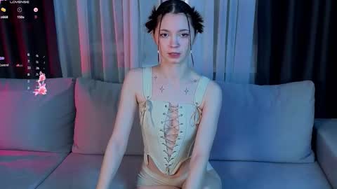 Snapshot of mil_kiss chatting on 12-16-25, 05:51 Milkiss online show from 12-16-25, 05:51