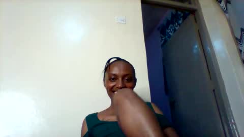 Snapshot of mil_milon chatting on 05-21-26, 07:21 Milo online show from 05-21-26, 07:21