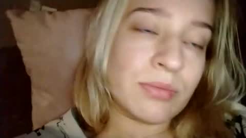 Mila 420 online show from 12-19-25, 11:39