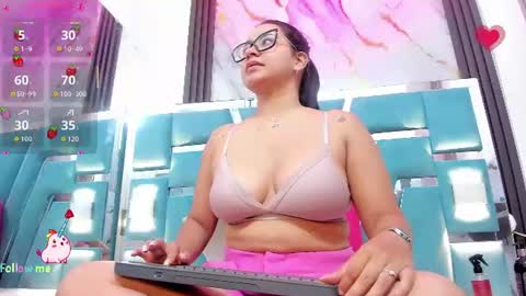 Snapshot of mila_clum chatting on 06-13-26, 11:41 Camila online show from 06-13-26, 11:41