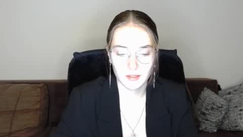 mila_keyy online show from 10-24-25, 09:11