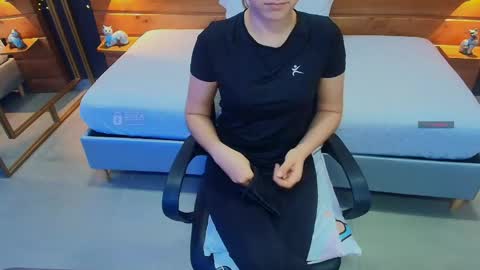 Snapshot of mila_kiitty chatting on 05-06-26, 11:15 Milena online show from 05-06-26, 11:15