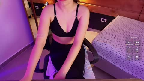Snapshot of mila_kiitty chatting on 05-22-26, 11:27 Milena online show from 05-22-26, 11:27