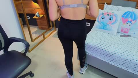 Snapshot of mila_kiitty chatting on 05-27-26, 11:18 Milena online show from 05-27-26, 11:18