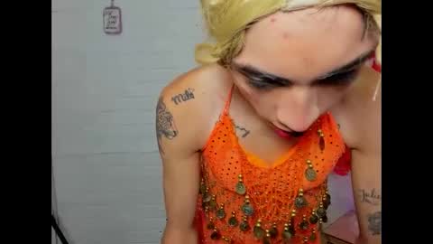 Snapshot of mila_leon chatting on 10-18-25, 03:31 Mila online show from 10-18-25, 03:31