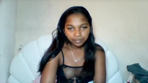 mila_lunah online show from 06-17-26, 04:59