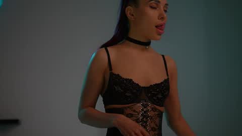 Snapshot of mila_may_ chatting on 05-01-26, 04:28 mila may online show from 05-01-26, 04:28