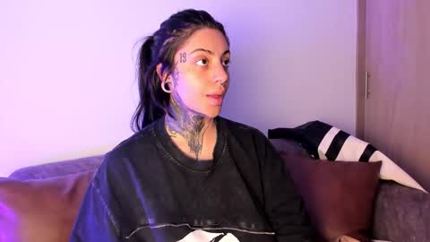     online show from 10-26-25, 05:52