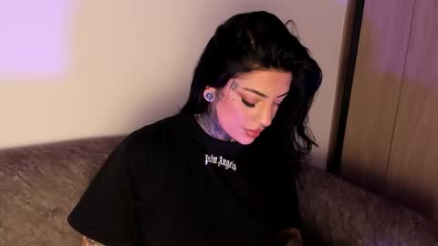 Snapshot of mila_monty__ chatting on 02-03-26, 12:31 online show from 02-03-26, 12:31