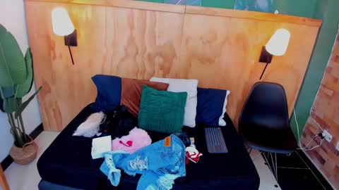 Mila and samy online show from 10-19-25, 11:55