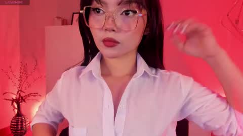 Snapshot of mila_shay chatting on 03-10-25, 11:21 Mila online show from 03-10-25, 11:21