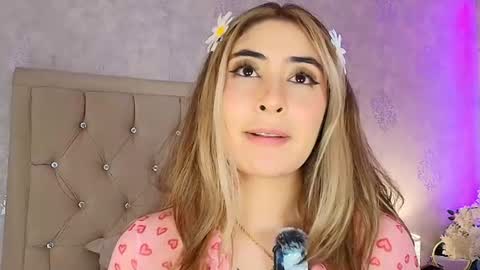 Snapshot of mila_smirnovavk chatting on 06-25-26, 05:23 MILA online show from 06-25-26, 05:23