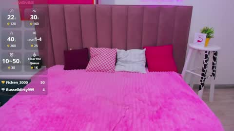 Snapshot of mila_stunning chatting on 04-10-26, 01:33 Mila online show from 04-10-26, 01:33