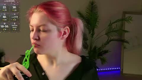 Snapshot of mila_taylorrr chatting on 05-24-26, 06:13 Lisa online show from 05-24-26, 06:13