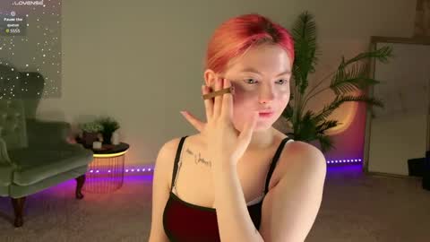 Snapshot of mila_taylorrr chatting on 05-25-26, 06:36 Lisa online show from 05-25-26, 06:36