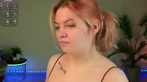Snapshot of mila_taylorrr chatting on 06-16-26, 06:10 Lisa online show from 06-16-26, 06:10