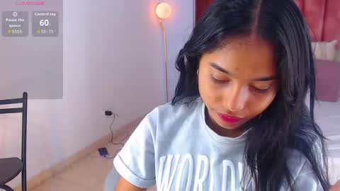 Snapshot of milaa_star chatting on 09-25-25, 04:05 milaa_star online show from 09-25-25, 04:05