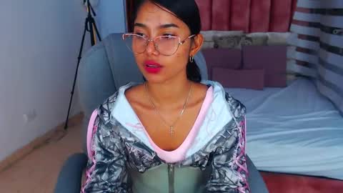 Snapshot of milaa_star chatting on 10-02-25, 04:41 milaa_star online show from 10-02-25, 04:41