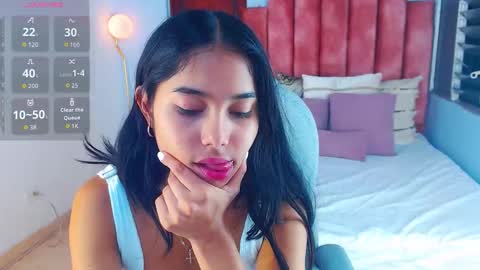 Snapshot of milaa_star chatting on 10-15-25, 03:28 milaa_star online show from 10-15-25, 03:28