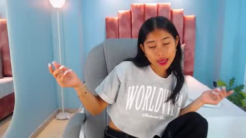 Snapshot of milaa_star chatting on 11-12-25, 03:51 milaa_star online show from 11-12-25, 03:51